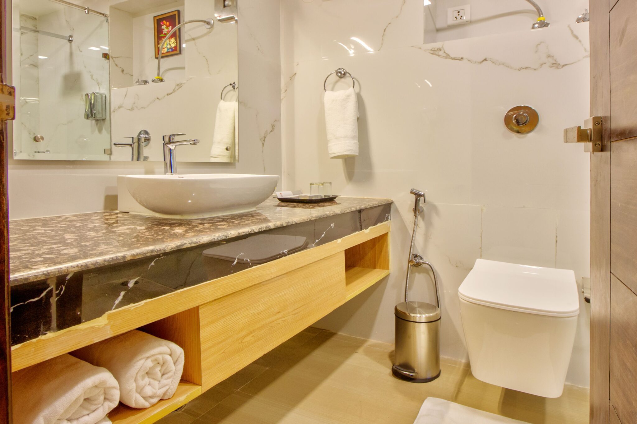 IMG_3843 MM Hotel Dharamshala Bathroom